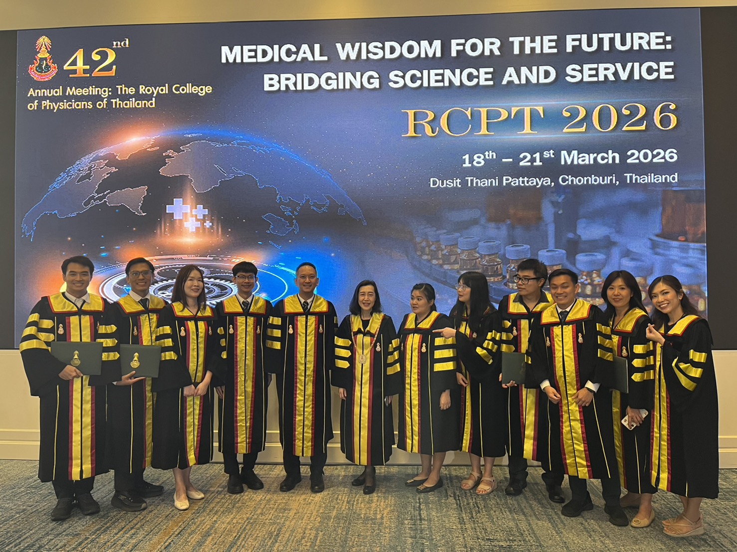 ข่าวประชาสัมพันธ์ขอแสดงความยินดีแก่แพทย์ประจำบ้านต่อยอดอนุสาขาวิชาการอายุรศาสตร์โรคข้อและรูมาติสซั่ม และรางวัลสมาชิกอายุรแพทย์ทรงคุณวุฒิ ประจำปีพุทธศักราช 2569 